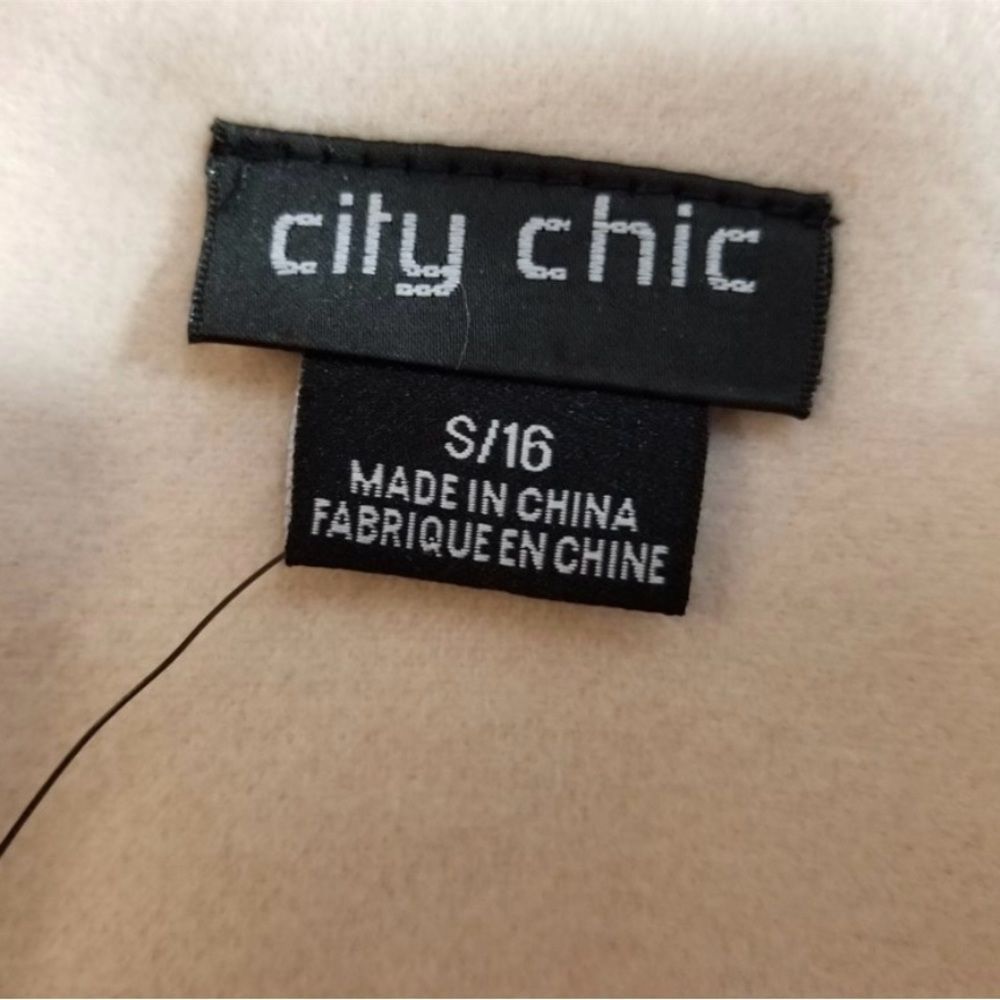 City Chic
Coat 
Women 
Size S / 16
New with Tag - Picture 5 of 7